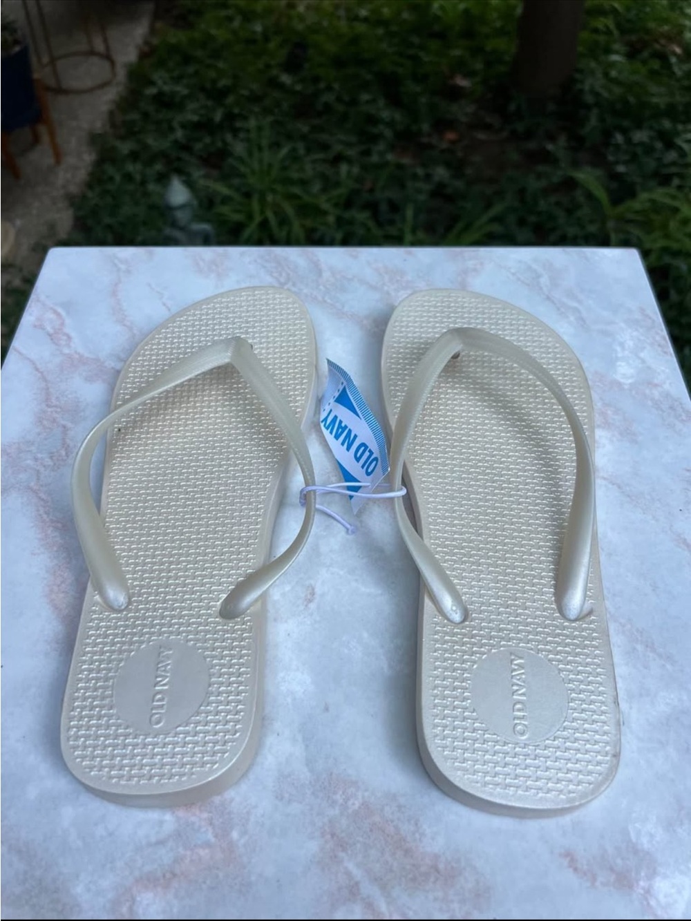 Old Navy Women's Pearl Ivory Slim Flip Sandals- Size6